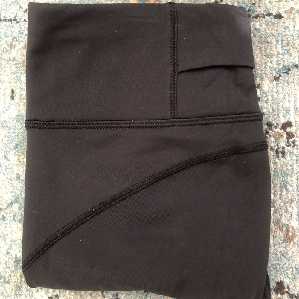 Capri Lululemon leggings - fishnet down the side - Picture 3 of 5